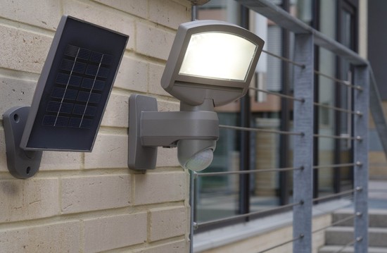 LUCE Design Sunshine LED Wandleuchte Solar 4000 K 3,2W Bewegungsmelder IP44 Silber