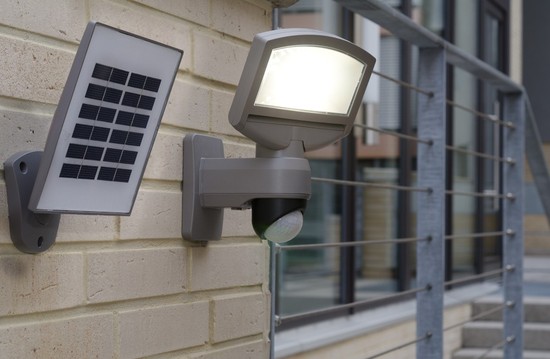 LUCE Design Sunshine LED Wandleuchte Solar 4000 K 3,2W Bewegungsmelder IP44 Silber