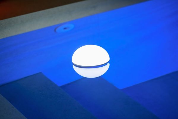 NewGarden COCO LED Schwimmbadleuchte Pool-Lampe Akku Fernbedienung IP68